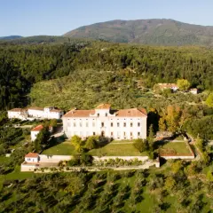 Villa rinascimentale immersa nel verde, con uliveti e boschi, nel comune di Montemurlo.