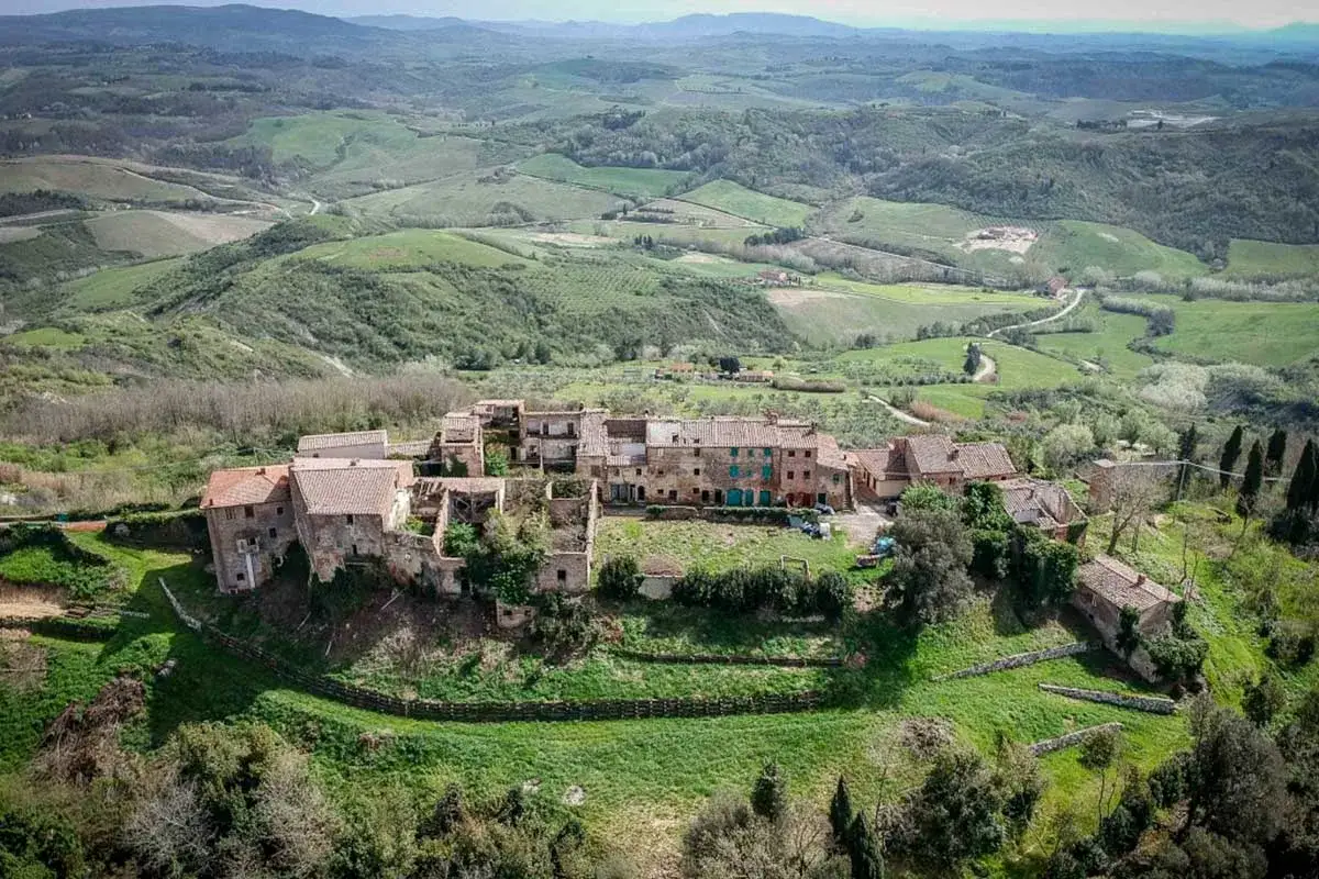 Borgo abbandonato in Toscana, un luogo suggestivo da scoprire. Palaia cosa vedere? Questo antico borgo immerso nel verde.