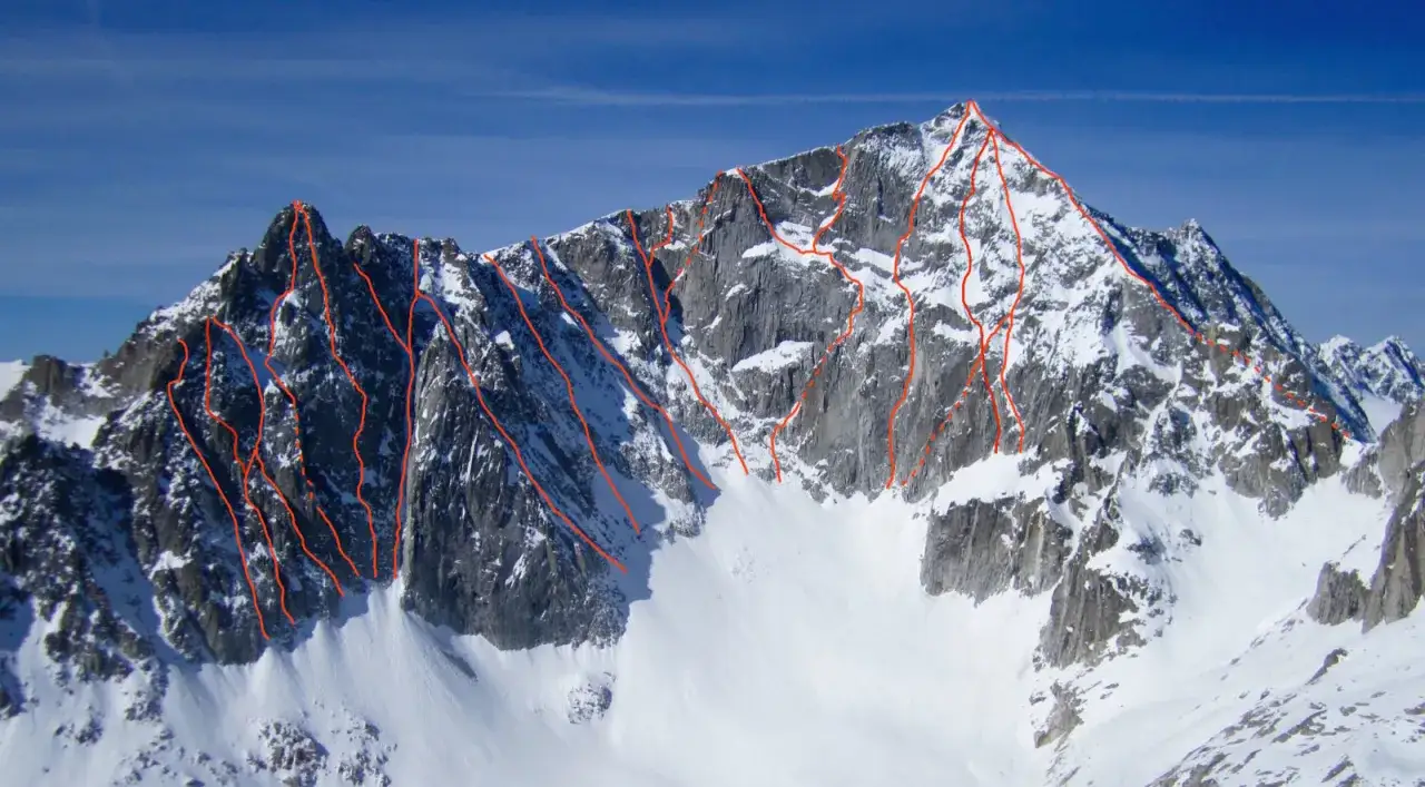 Cima Presanella innevata con vie di salita segnate in rosso.