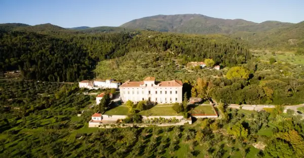 Villa rinascimentale immersa nel verde, con uliveti e boschi, nel comune di Montemurlo.